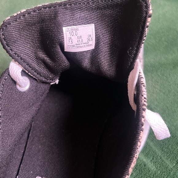 Vans Black and White Patterned Sneakers - Picture 9 of 10